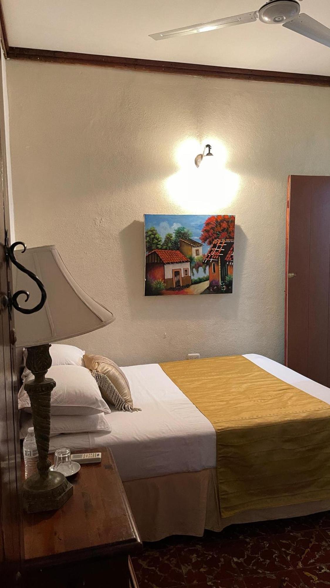Hostal Fuente Castalia, B Y B León Zewnętrze zdjęcie